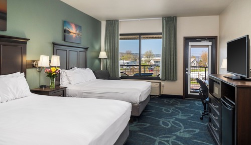 Room, 2 Queen Beds, Land View