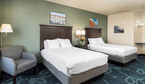 Room, 2 Queen Beds, Accessible, No Deck, Land View
