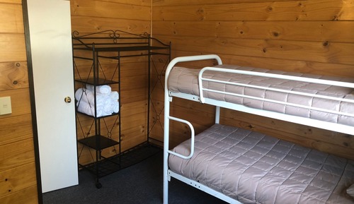 Large Kitchen Cabin (Shared Bathroom)