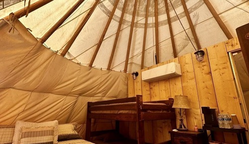 Glamping Tipi - Includes sink & toilet / No shower