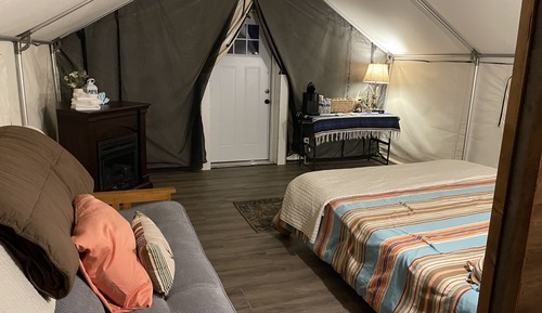 Glamping Tent - Includes sink & toilet / No shower