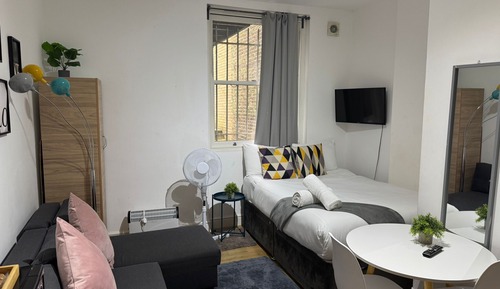 Studio, Ensuite (Triple)