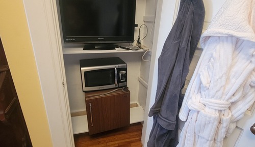 Traditional Studio, 1 Double Bed, Non Smoking, Shared Bathroom