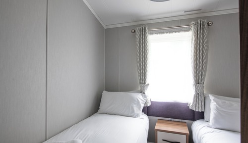 Indulgent 6 berth lodge 3 Bed, 2 Double, 1 Twin, Hot Tub, PF