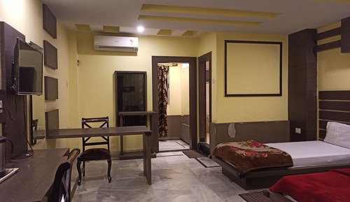 Economy Room