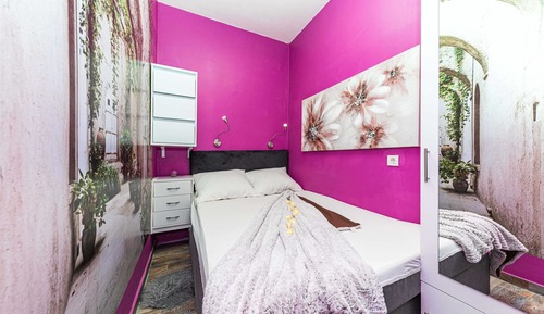 Studio (Studio Apartment)