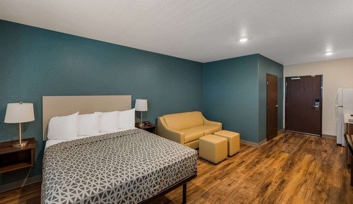 Room, 1 Queen Bed, Accessible, Non Smoking (Accessible Tub)