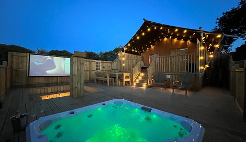 Luxury Tent, Hot Tub, Garden View