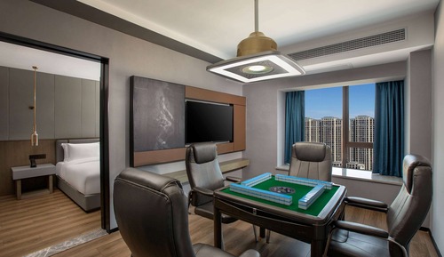 Executive Room, 1 King Bed, Smoking (Mahjong)