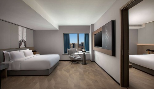 Suite, Non Smoking (Caring, 2 King Beds)