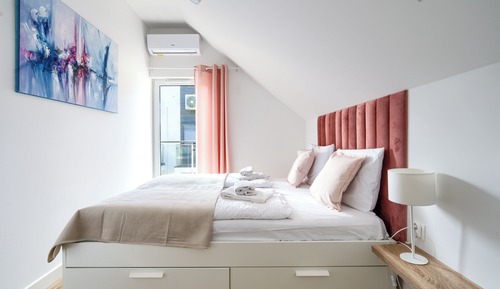 Apartment (10C)
