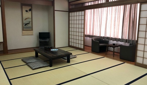 Family Room, Smoking, Refrigerator