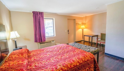 Room, 1 King Bed, Smoking