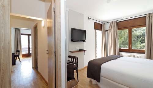 Family Room, 2 Bedrooms