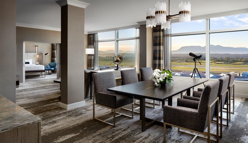 Fairmont Gold Suite King Runway View
