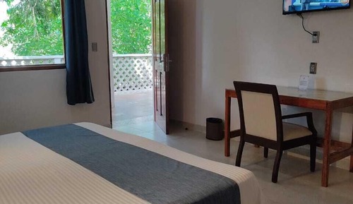 Deluxe Room, Pool View