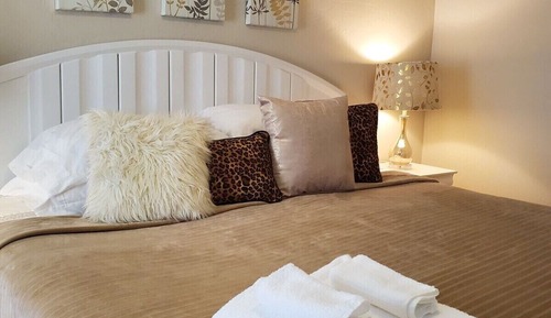 House, Private Bathroom (House of Favor)