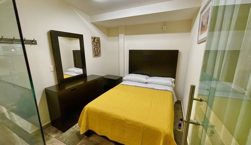 Junior Room, Shared Bathroom