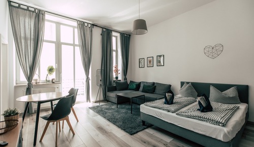 *Industrial* Studio with Kitchen and Balcony