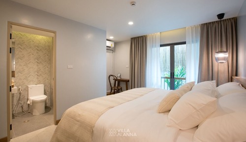 EXECUTIVE SUITE