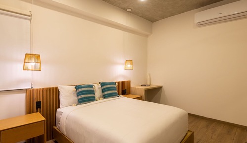 Deluxe Condo, 2 Bedrooms, Beach View 504