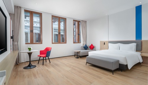 1 King Standard Extra Floor Space