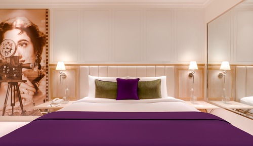 Deluxe Pool View Room