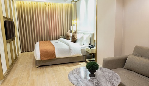 Deluxe Room, 1 King Bed with Sofa bed
