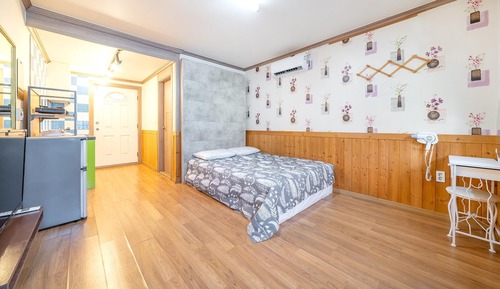 Basic Room, 1 Bedroom (jeonwon 1)