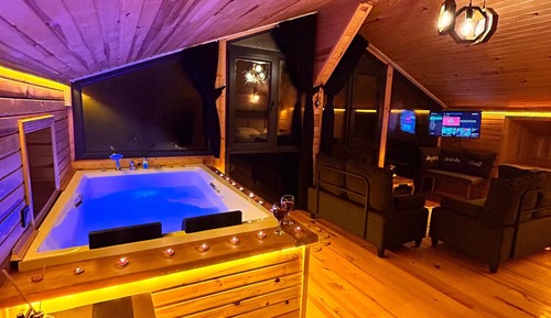 Basic Suite, Multiple Beds, Non Smoking, Mountain View