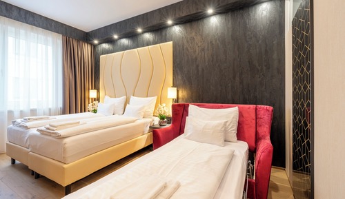 Suite, 1 Double Bed (Converts to 2 Twin Beds;with Sofabed)
