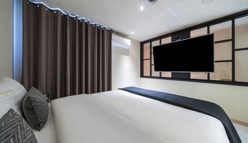 Annex A Building - Loft Suite