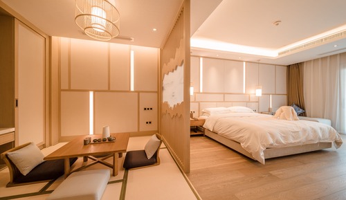 Comfort Room, 1 King Bed, Patio, Mountainside