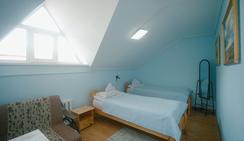 Classic Twin Room, Private Bathroom