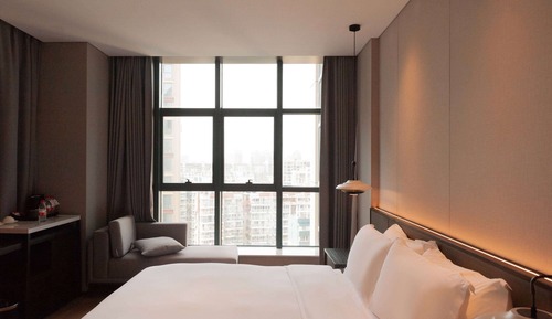 Suite, 1 King Bed, Smoking (Mahjong)