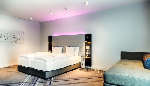 Twin Room, Roll-in Shower