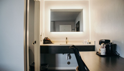 Room, 1 King Bed, Non Smoking, Refrigerator & Microwave