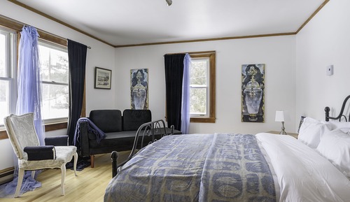 Basic Room, 1 Queen Bed