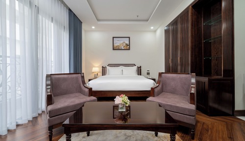 Classic Studio, 1 King Bed, Balcony
