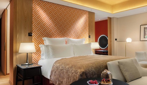Premium Room, 1 King Bed, Non Smoking, Garden View