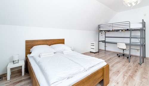 Apartment (6A)