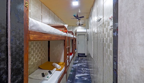 Shared Dormitory, Men only