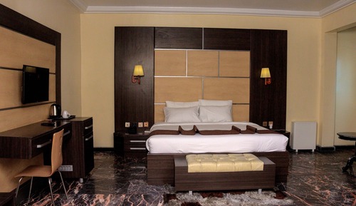 Diplomat Suite