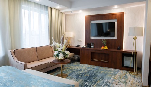 Suite, 1 King Bed, Non Smoking (Living Room)