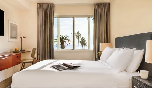 Signature Studio, 1 Queen Bed with Sofa bed