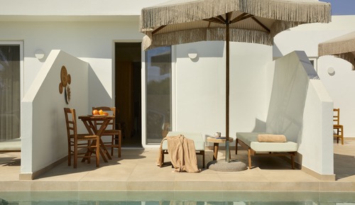 Superior Room with Shared Pool