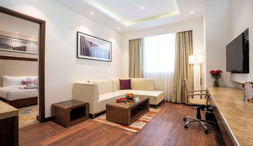 Executive Suite, 1 King Bed, Non Smoking (Separate Living Room)