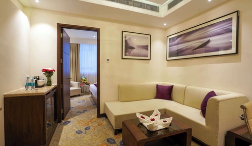 Suite, 1 King Bed, Non Smoking (Separate Living Room)