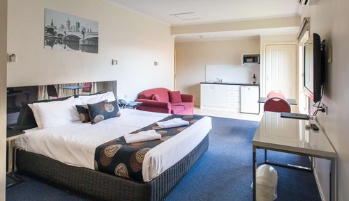 Executive Room, 1 King Bed, Non Smoking, Kitchenette (Larger Room)