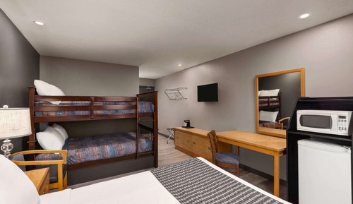 Family Room, Multiple Beds, Non Smoking (Exterior Entrance)